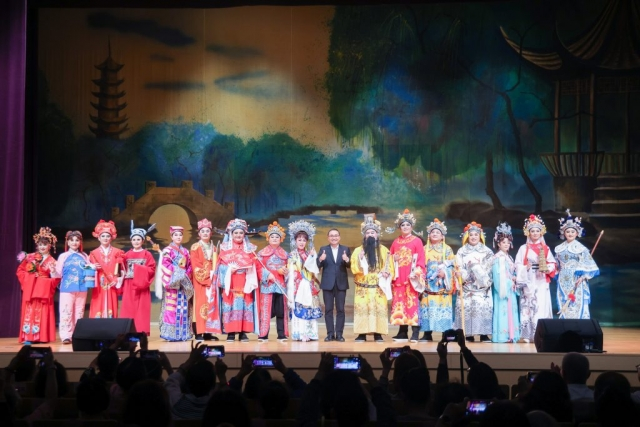 新北市議會攜手新北市府團隊粉墨登場（圖：新北市政府新聞局）