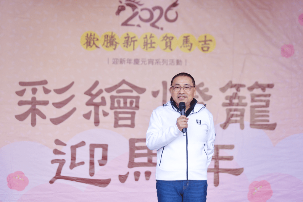 彩繪燈籠迎新年   新北市長侯友宜祝福新年好運幸福加「馬」