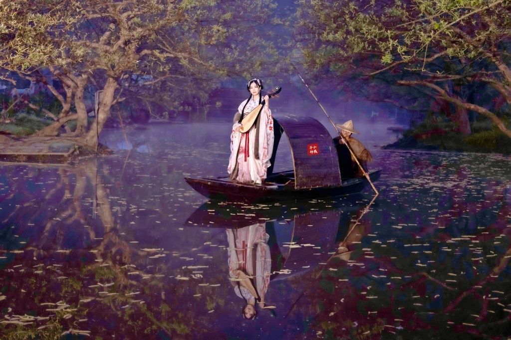 魚池頭社的小江南區域適合攝影愛好者前來,清晨有時會出現朦朧霧氣,能拍出最具詩意的氛圍。建議開車前往以便自由穿梭各個景點。