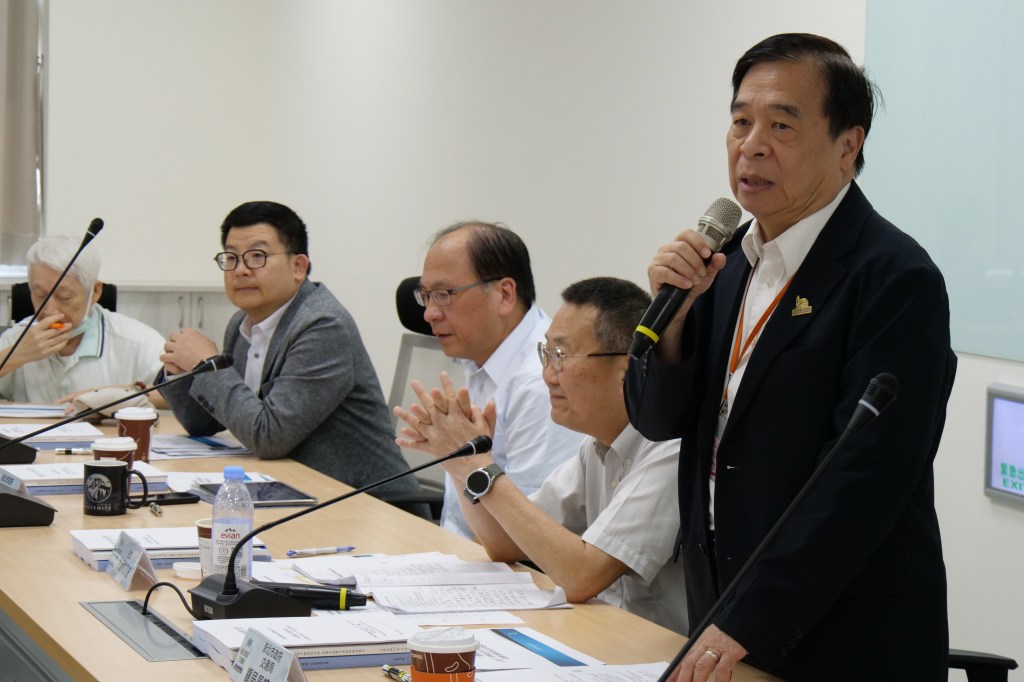 新北市交通局長鍾鳴時表示，整體作業均須以安全為最高原則