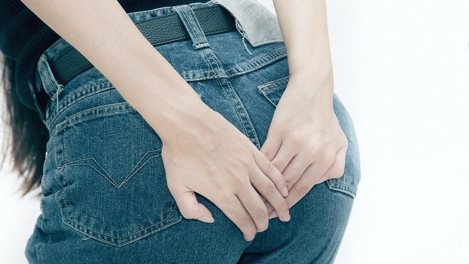 放屁很臭是什麼原因？營養師：6大常見原因+3招改善不再尷尬【2026】